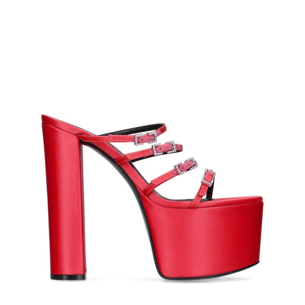 Femme Strappy Platform Slide Sandaler med dekorative spænder Stilla
