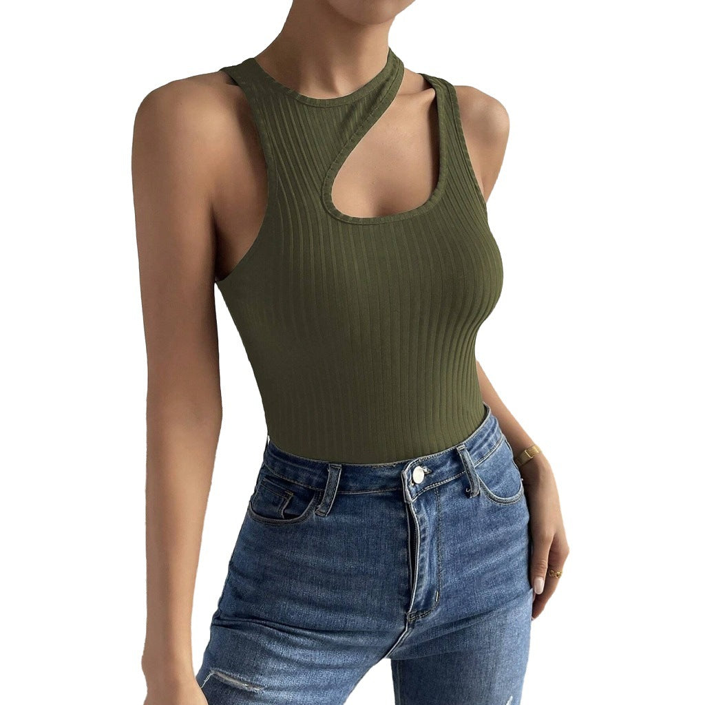 Kvindelig tætsiddende bodysuit med asymmetrisk snit og elegant V-hals Stilla