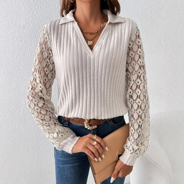 Damebluse med udsøgte spidsærmer og elegant struktur Stilla