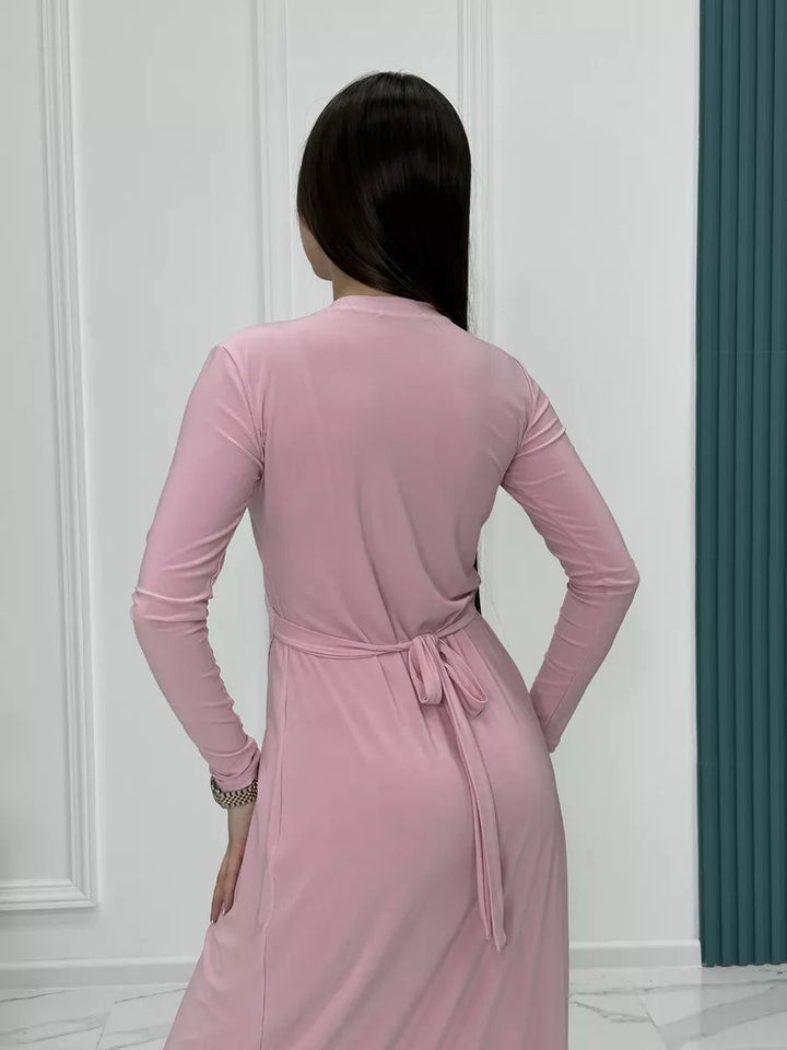 Dame omslagkjole med dyb V-udskæring og elegant rynkning Stilla