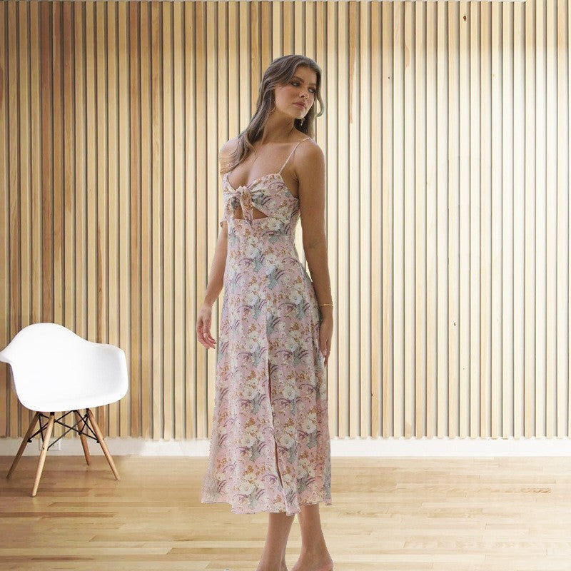 Dame floral Midikjole med rygfri silhuet og elegante spaghetti-stropper Stilla