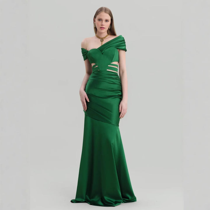 Dame elegant og figursyet aftenkjole med asymmetrisk snit og puffærmer Stilla