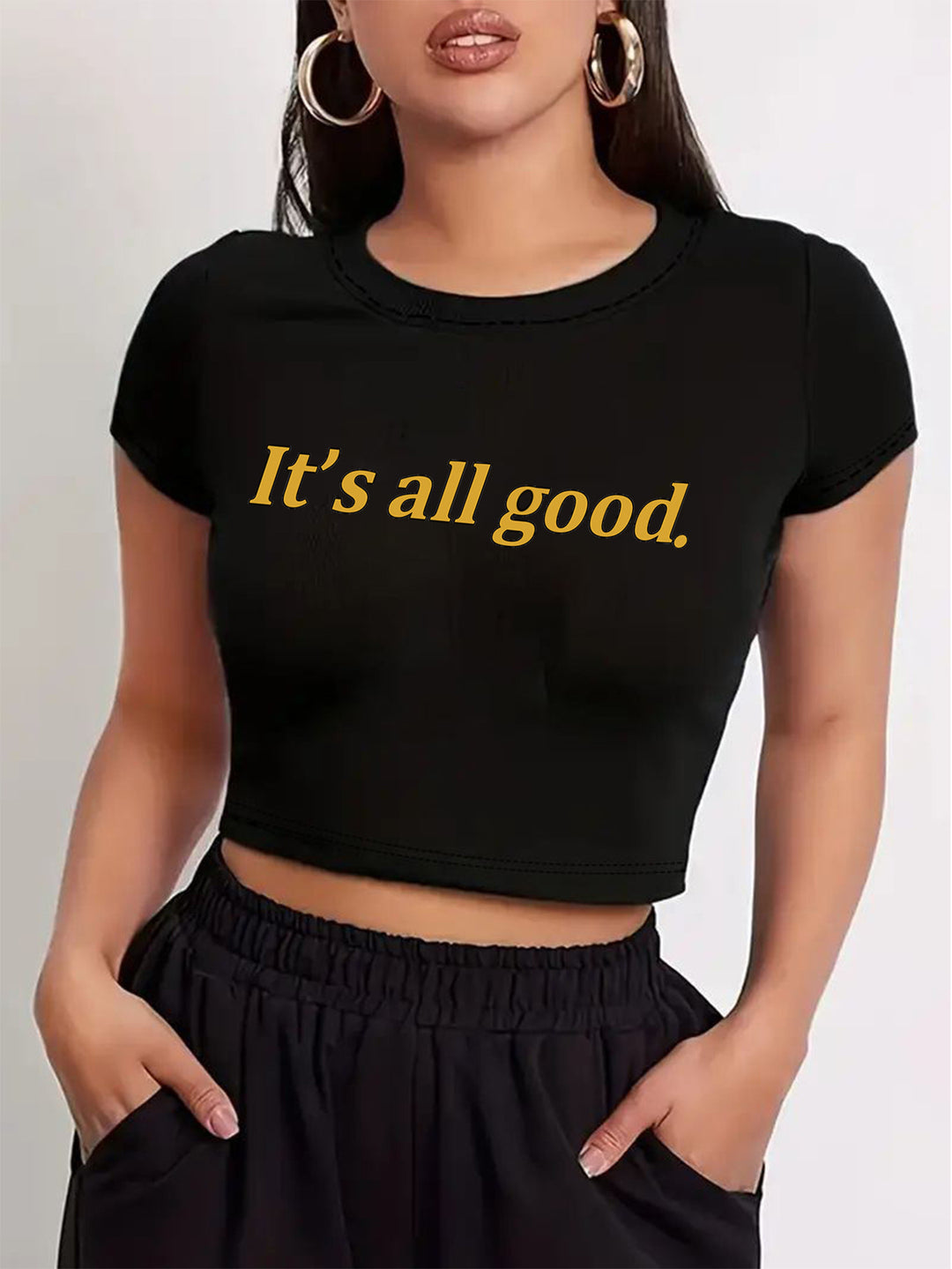 Dame Crop-T-shirt med inspirerende statementtryk Skovae