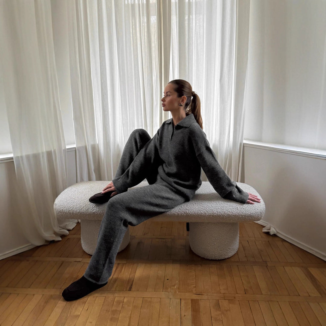 Kvindernes strikkede lounge wear sæt med elegant snit og behageligt blødt materiale Stilla