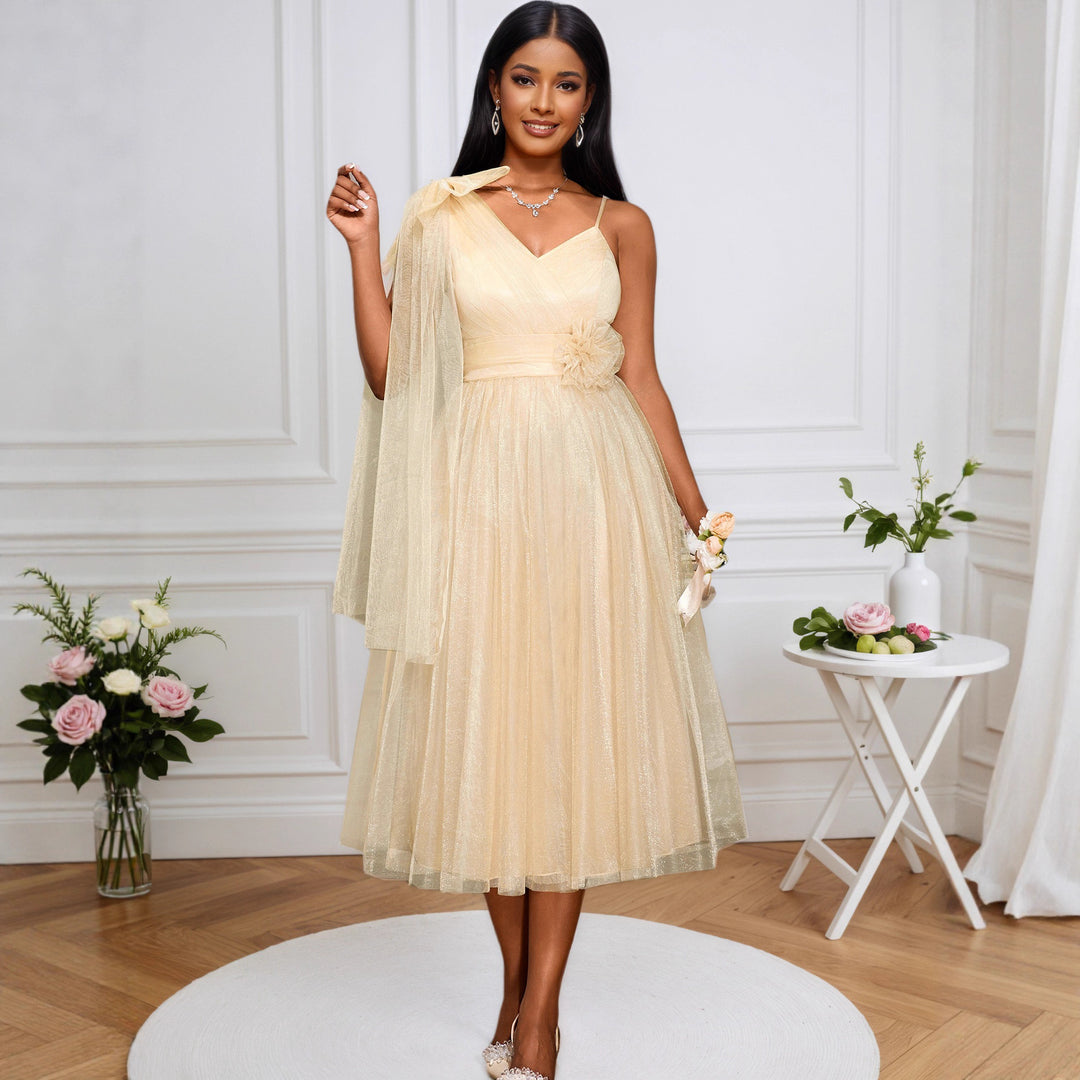 Dame festligt midikjole med asymmetrisk chiffon-overlay og blomsterapplikation Skovae