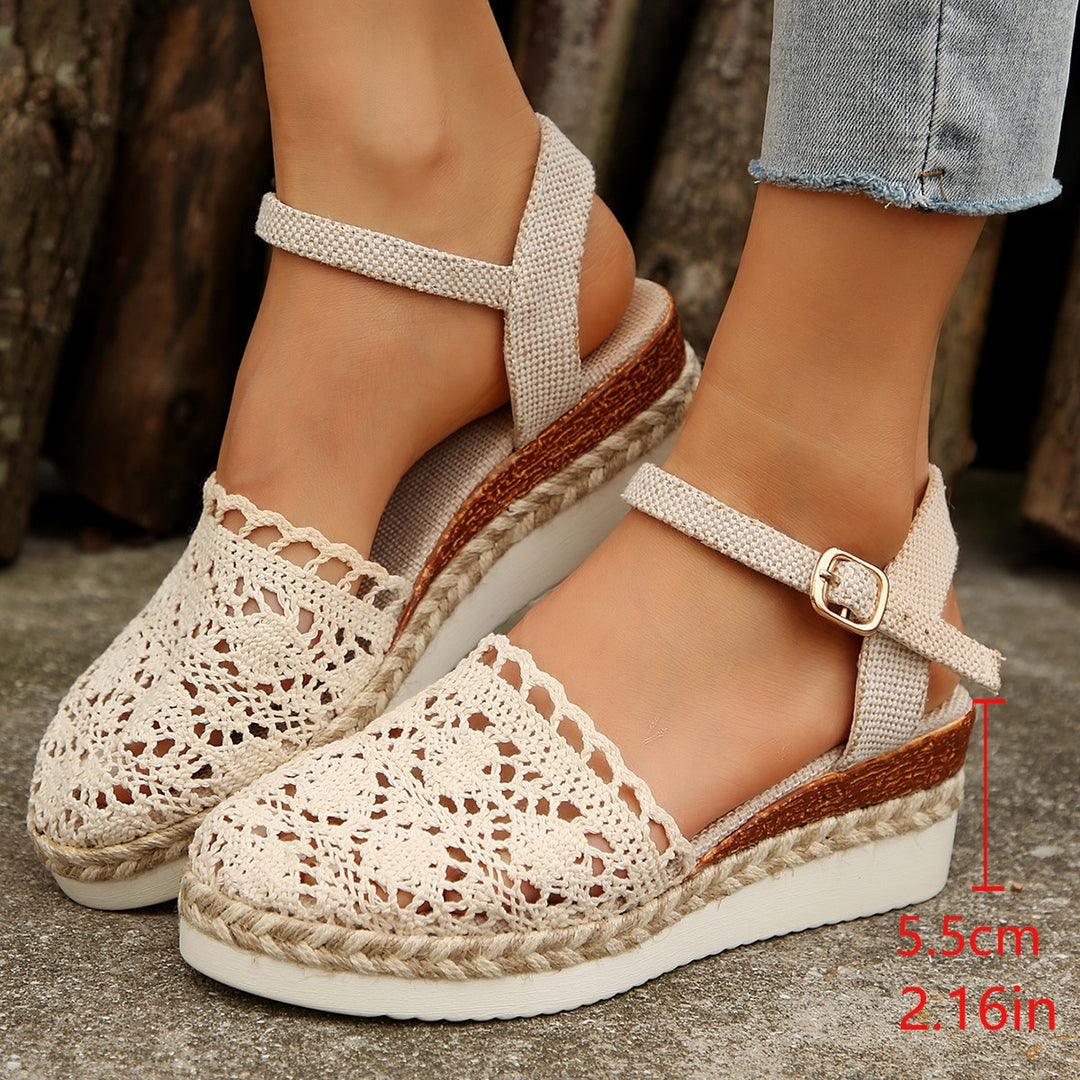 Dame espadrillos med blomsterbroderi og komfortabel kilehælt Stilla