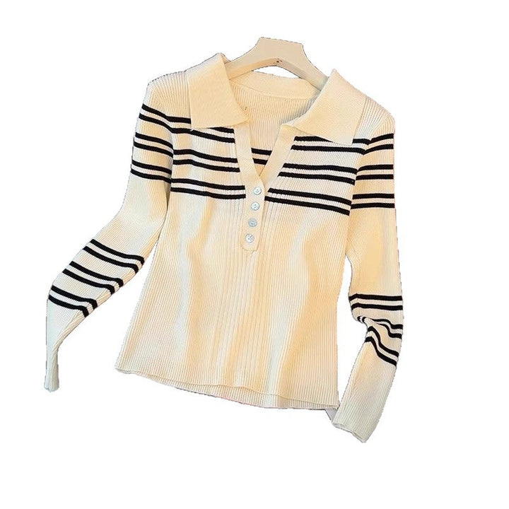 Kvindernes stribede sweater med knaplukning og klassisk krave Stilla