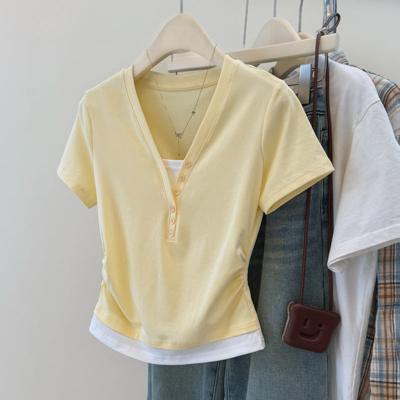 Dame afslappet V-hals knap lukning T-shirt med rynkede sider Stilla