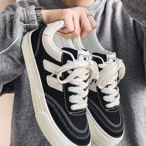 Dame Sporty Sneakers i Retro-stil med komfortabelt ruskindsoverdel og kontrasterende accenter Stilla