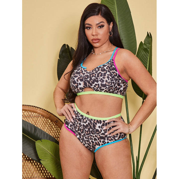 Dame triangel-bikini med stilfuldt leopardmønster og raffinerede cut-outs Skovae