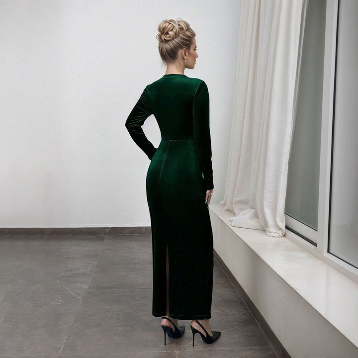 Kvinders elegant maxi kjole med lange ærmer og draperet design Stilla