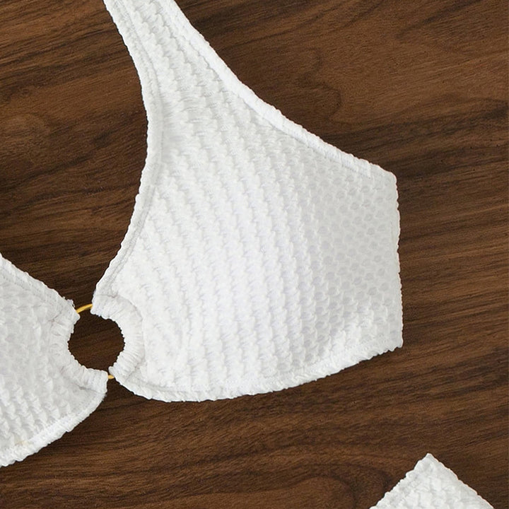Dame bikini-sæt med struktureret top og elegant ringdetalje Stilla