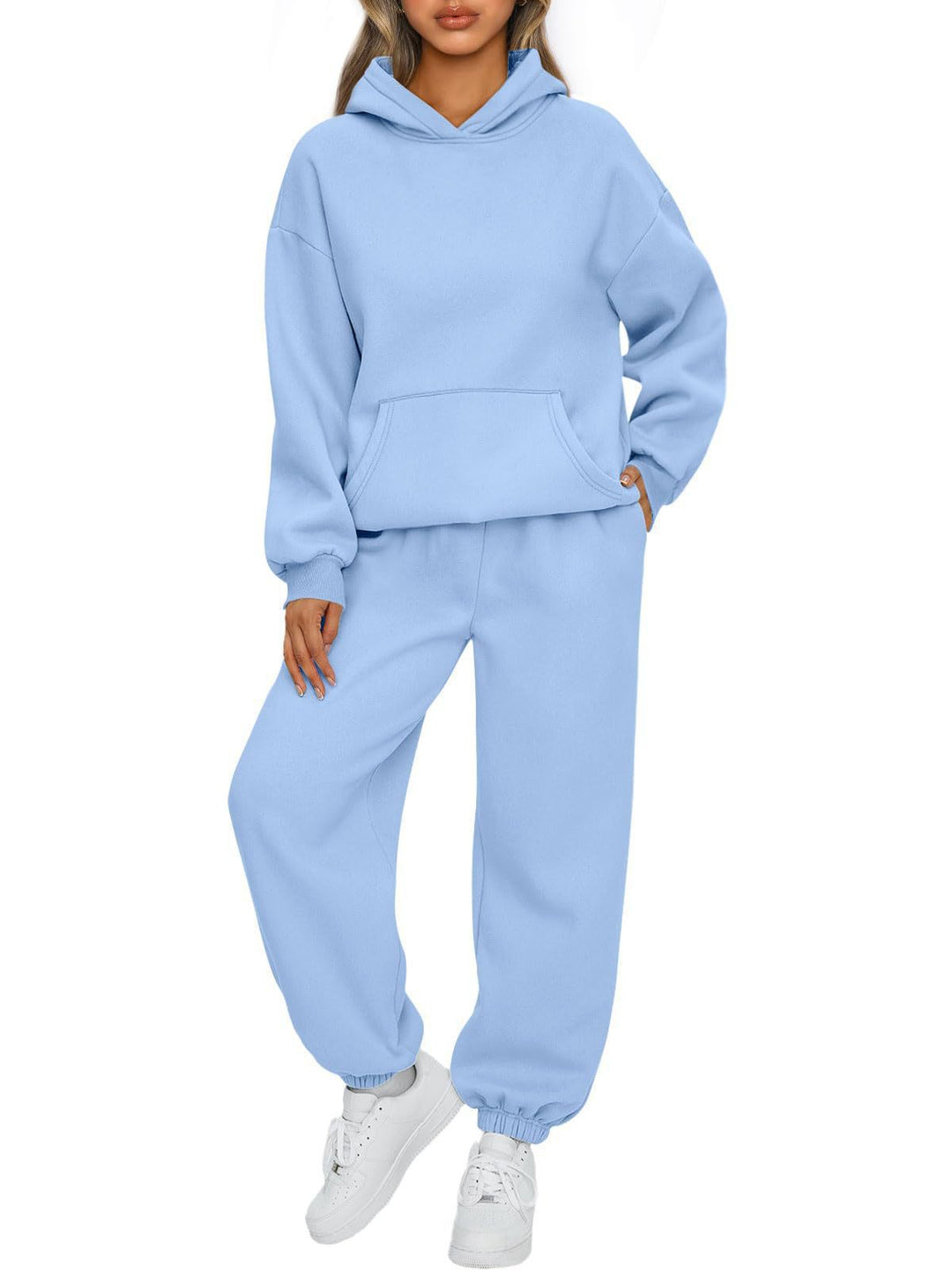 Kvinders behagelige hoodie sæt lavet af blødt sweatstof Skovae
