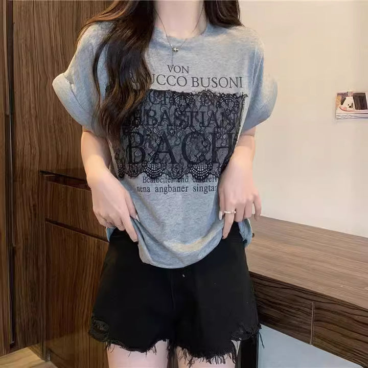 Femme Fritids-Graphic-T-shirt med Spidsedetalje Stilla