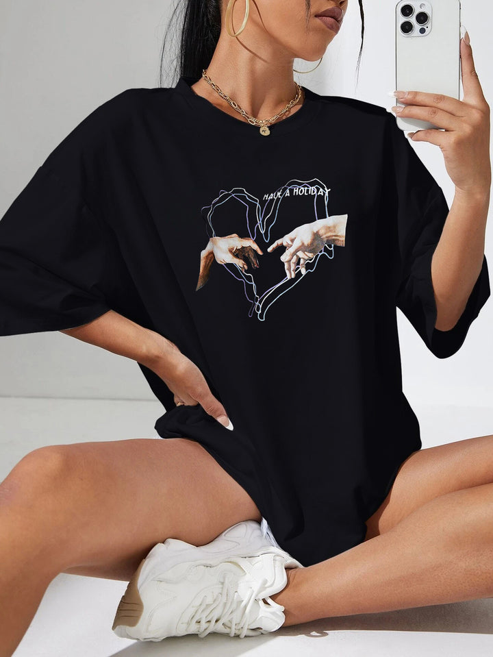 Dame afslappet T-shirt med kreativ håndmotiv og oversized snit Stilla