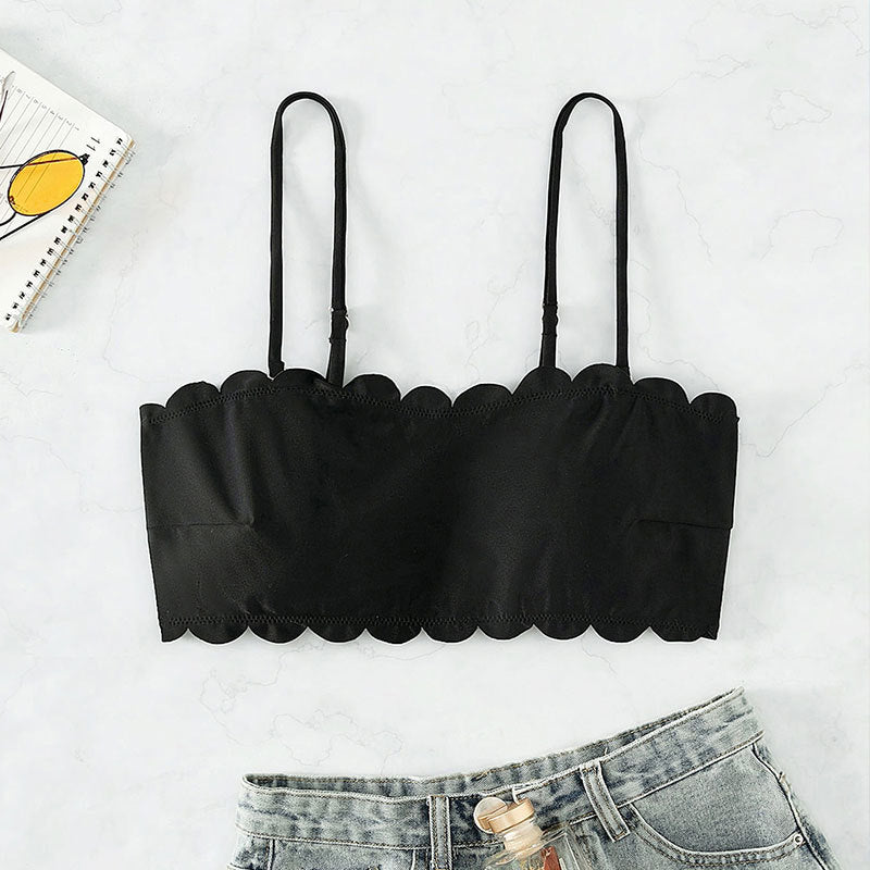 Dame Bandeau-top med elegant bølgekant og justerbare stropper Stilla
