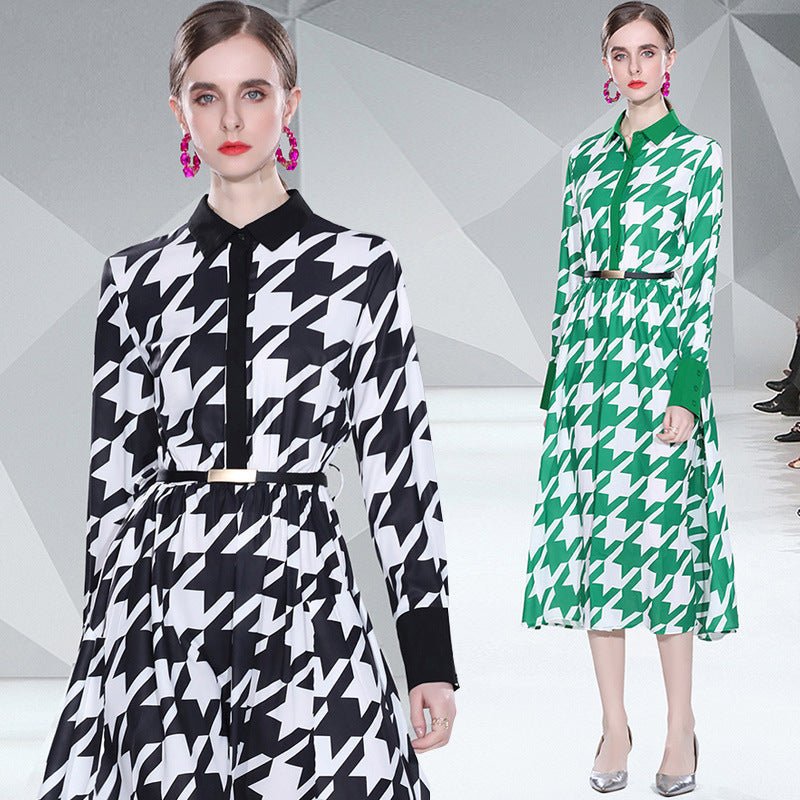 Dame knælange skjortekjole med moderne houndstooth-mønster og taljebælte Stilla