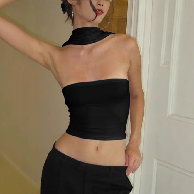 Dame crop top med flot indpakningskrave og figursyet snit Skovae