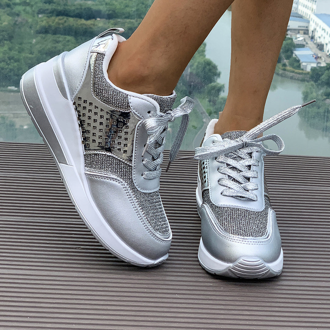 Dame Sporty Sneakers med åndbart netstruktur og modede accenter Stilla