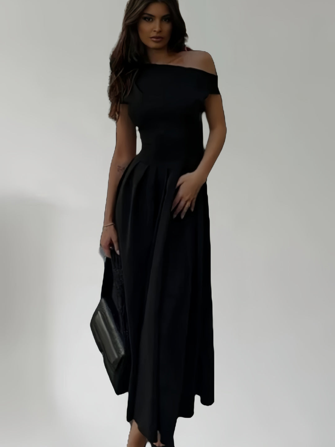 Dame Elegant Off-Shoulder Maxikjole med figursyet overdel og flydende skørt Stilla