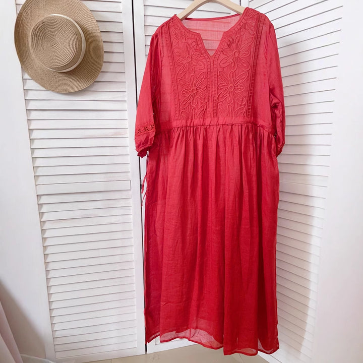 Femme Broderet Maxi-Kjole med V-Hals Stilla