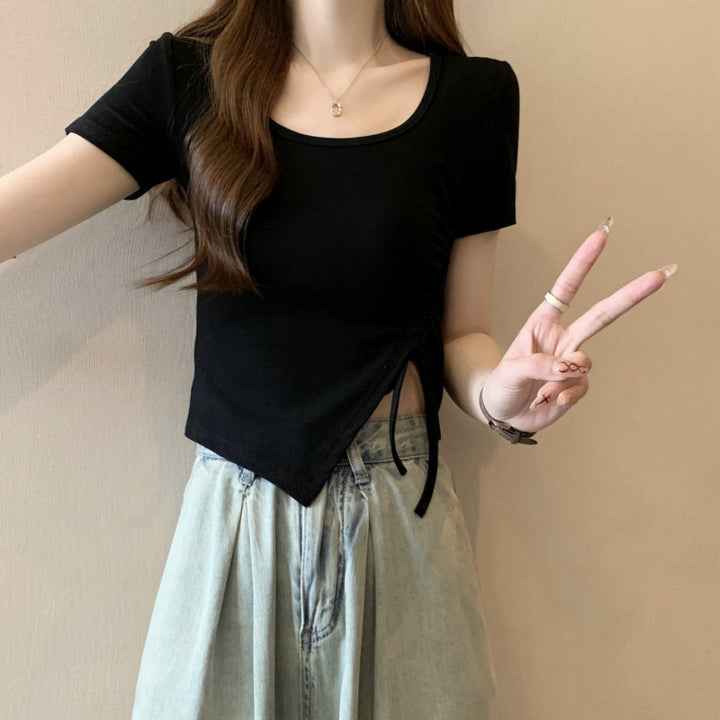 Femme Asymmetrisk kant T-shirt med sidelille detaljer Stilla