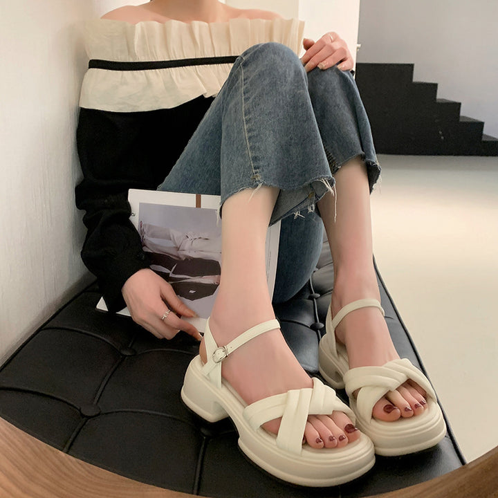 Dame sandaler med elegant tværrem og komfortabel blokhæl Stilla