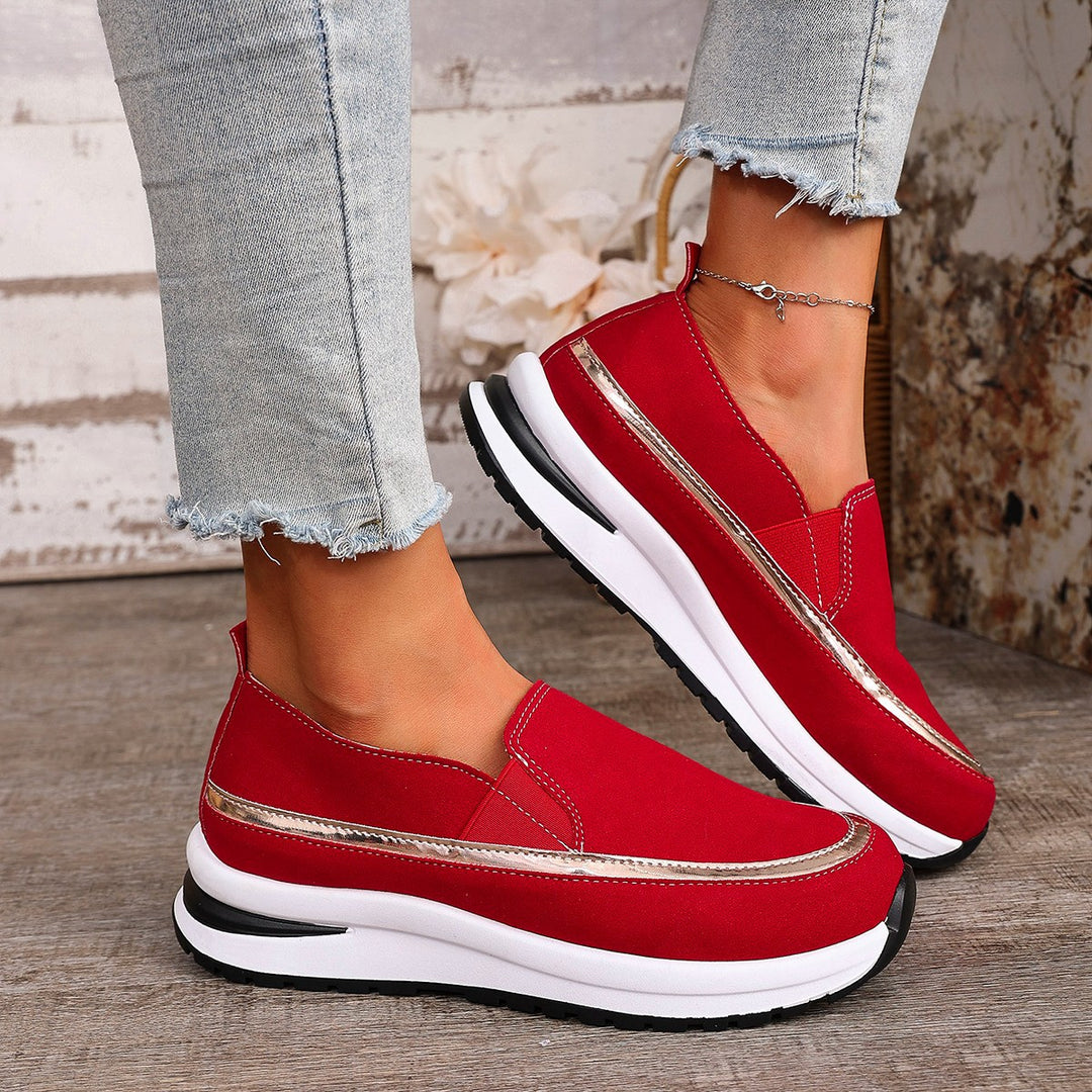 Dame Slip-On Sneakers med moderigtigt glans og behagelig komfort Stilla