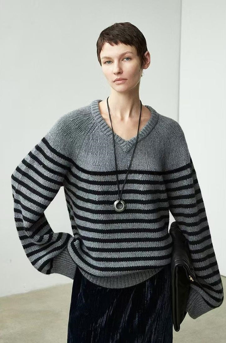 Kvinders afslappede V-hals sweater med striber