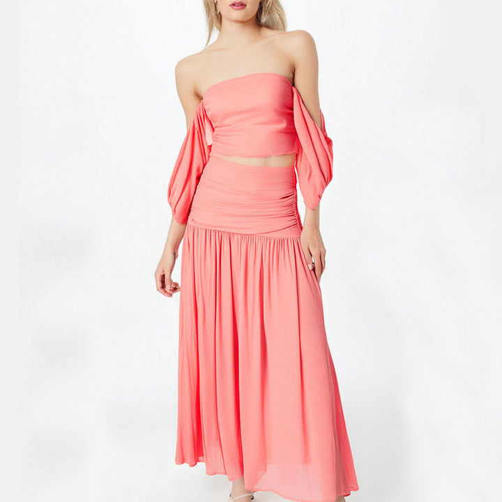 Dame maxikjole med elegant off-shoulder design og flydende stof Skovae