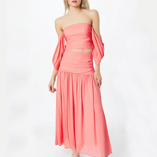 Dame maxikjole med elegant off-shoulder design og flydende stof Skovae