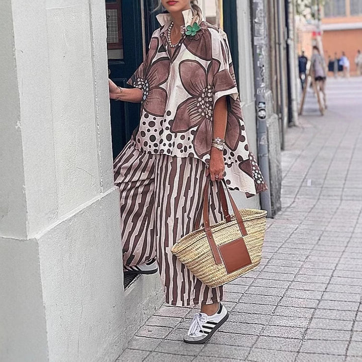 Dame fritidsbluse med moderne blomsterprint og afslappet snit Stilla