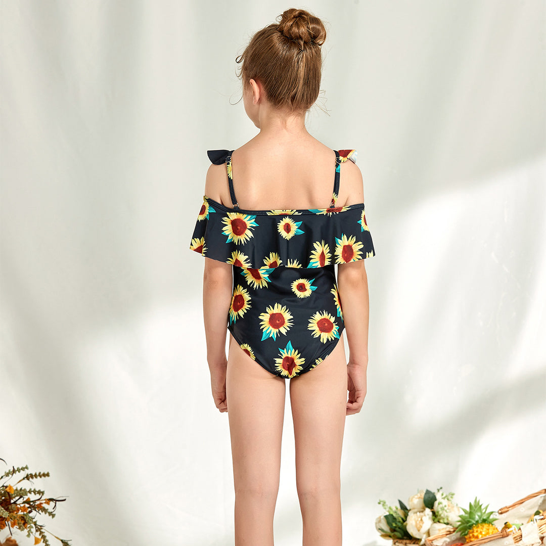 Pige badedragt med blomsterprint og flæsedetalje Stilla