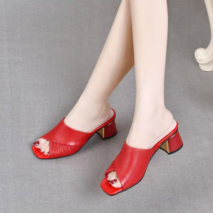 Dame elegante mules med modeinspireret guldblokhæl og svungent design Stilla