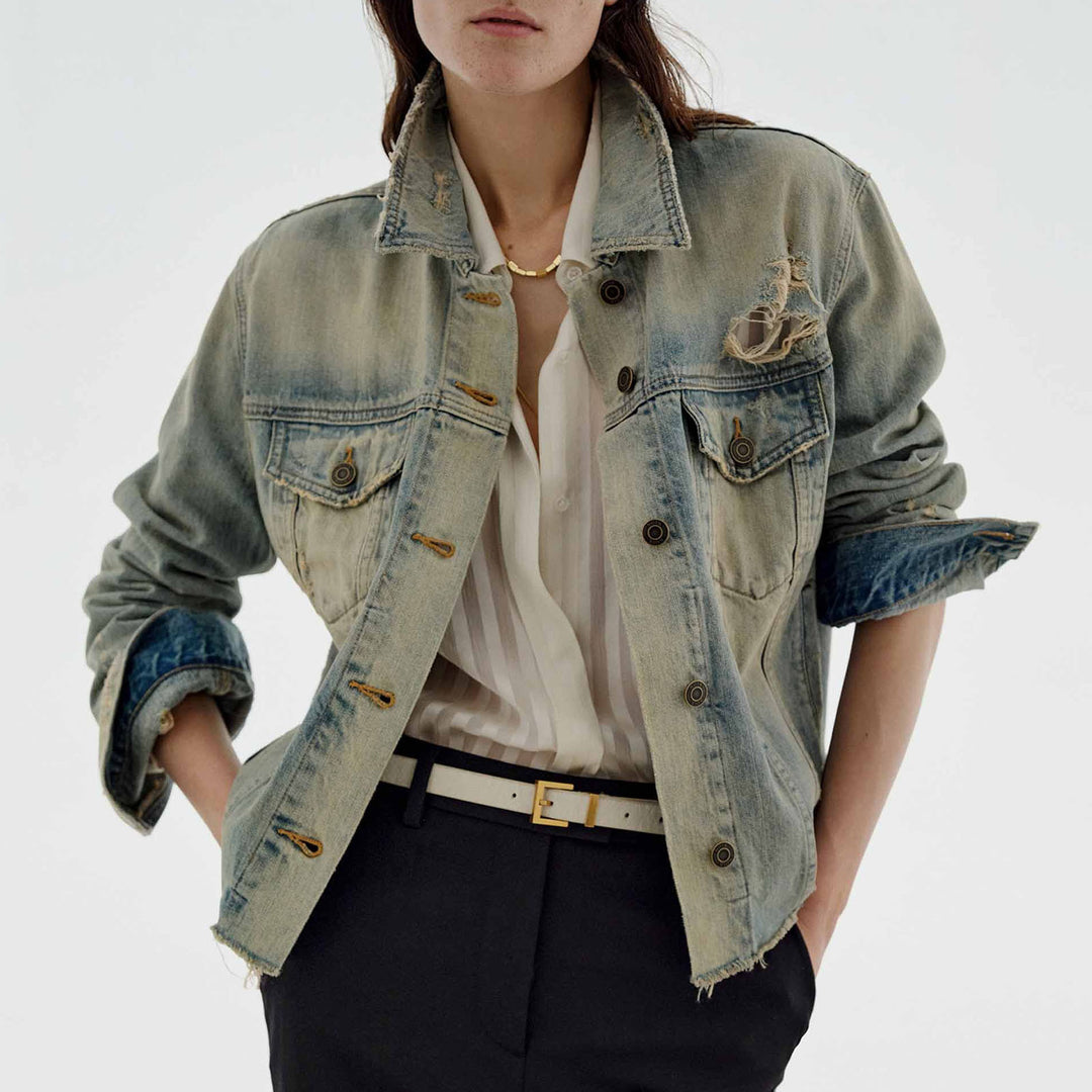 Dame mode denimjakke i vintage-stil med afslappet snit og frynset detaljer Skovae