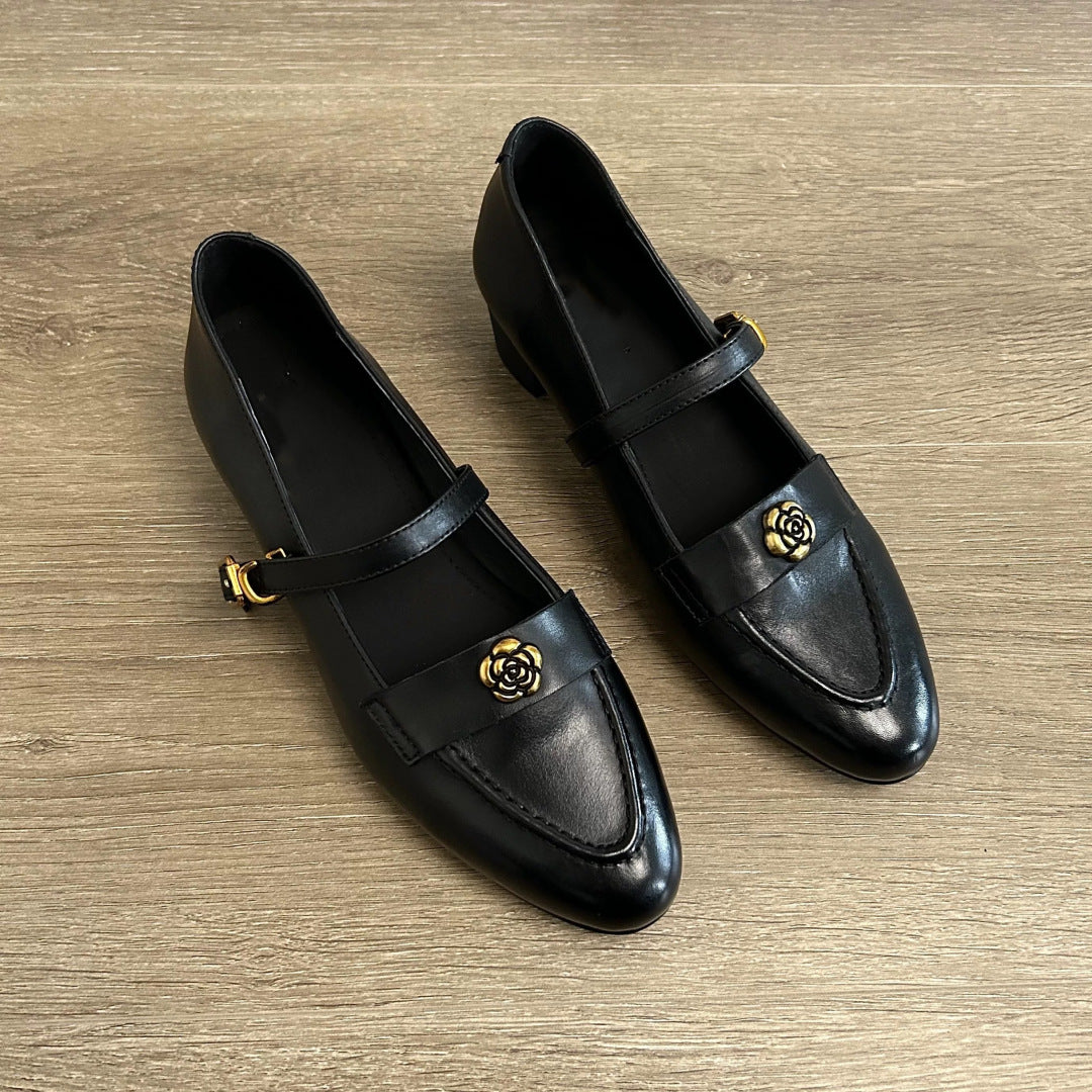 Dame elegante slippers med justerbar rem og stilfuldt blomsterelement Stilla