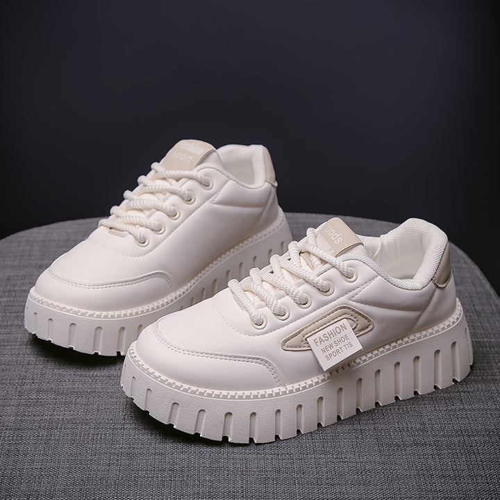 Dame funktionelle sneakers med tyk platform og sporty design Stilla