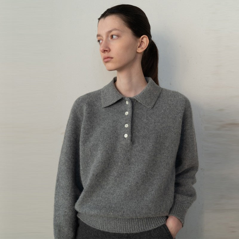 Kvindernes afslappede pullover med polo krave og elegante knapdetaljer Stilla