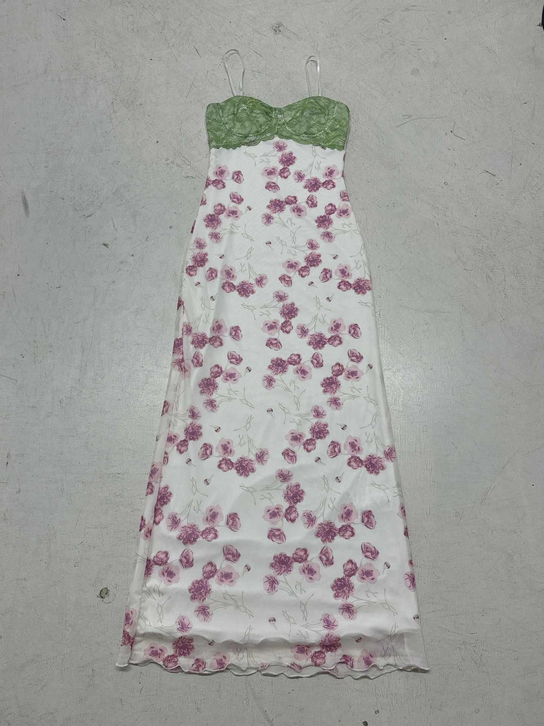 Dame maxikjole med blomster-macrame-overdel og fine spaghetti-stropper Skovae