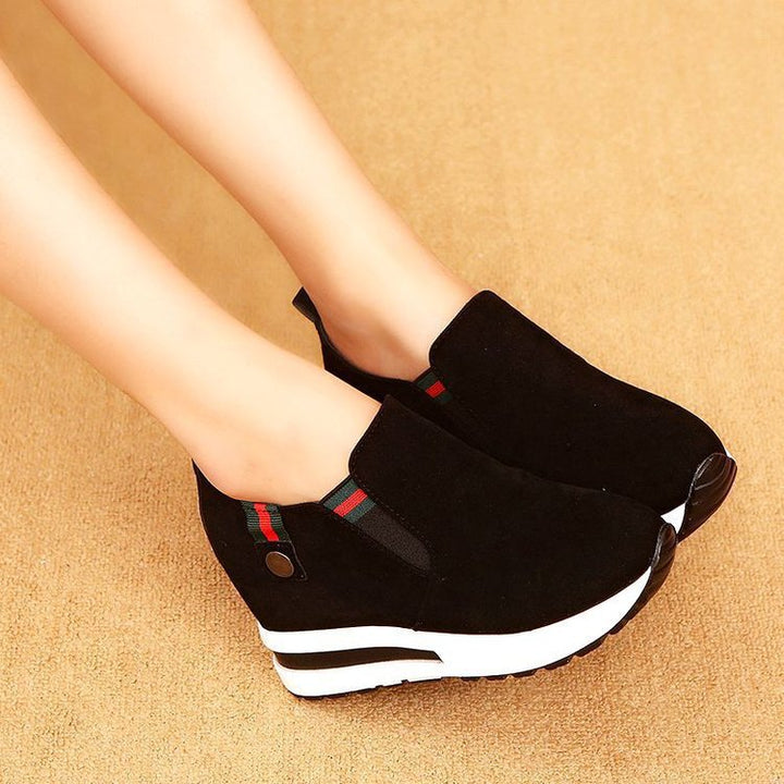 Dame Wedge-sneaker med moderigtig snøring og sporty design Stilla