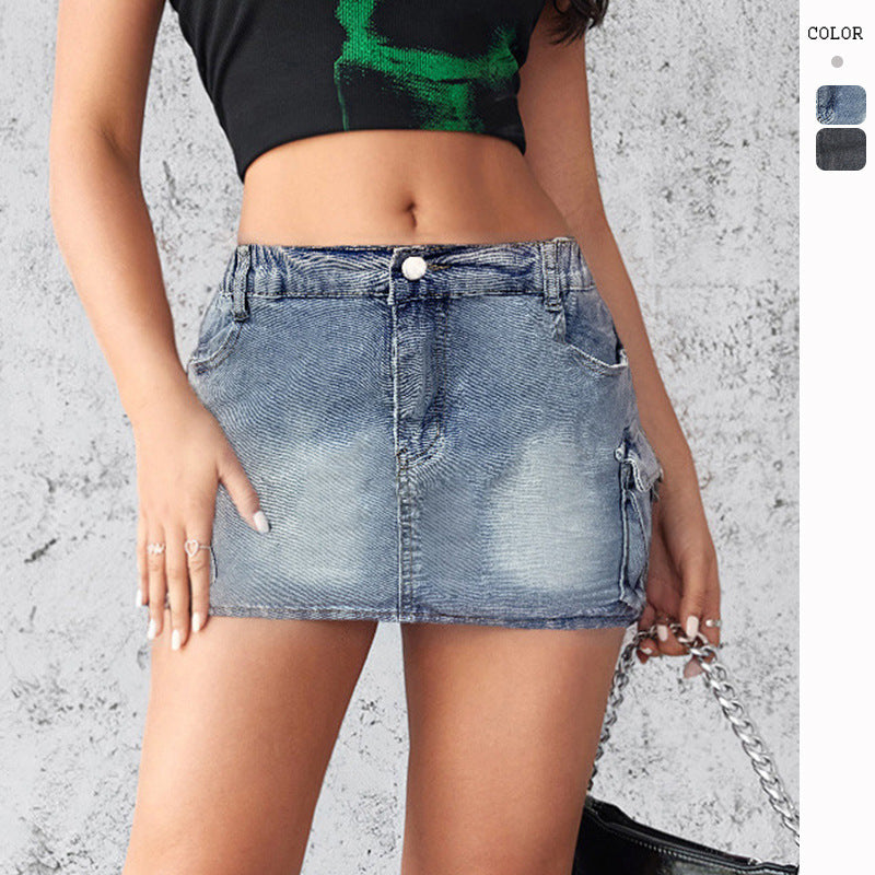 Damernes cropped t-shirt med markant grafisk mønster og tætsiddende snit