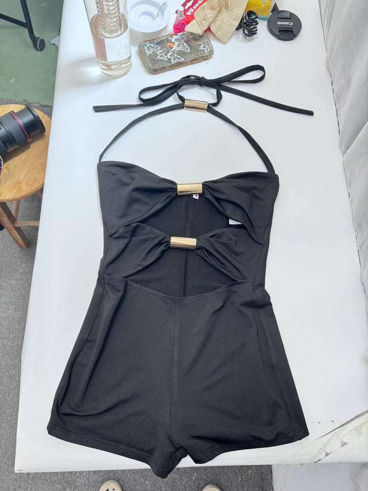 Dame heldragt med elegant knudedesign og flettede stropper Skovae