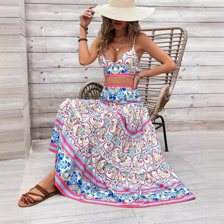 Dame to-dels sommeroutfit med blomster crop-top og luftig maxi-nederdel Stilla