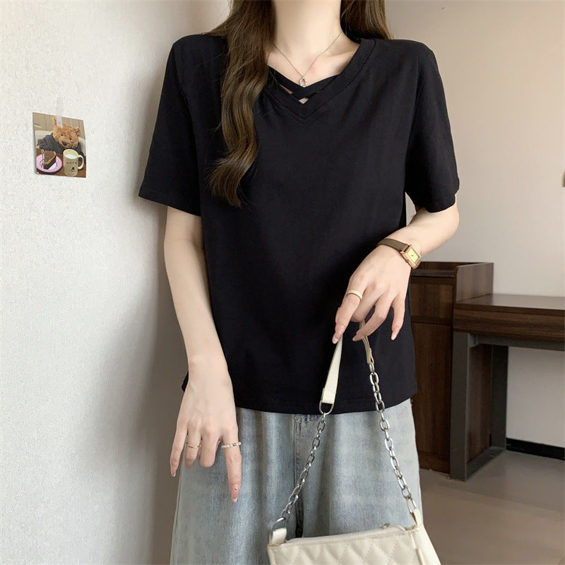 Femme Lækkert V-Hals T-Shirt med unikt Cut-Out-Detalje Stilla
