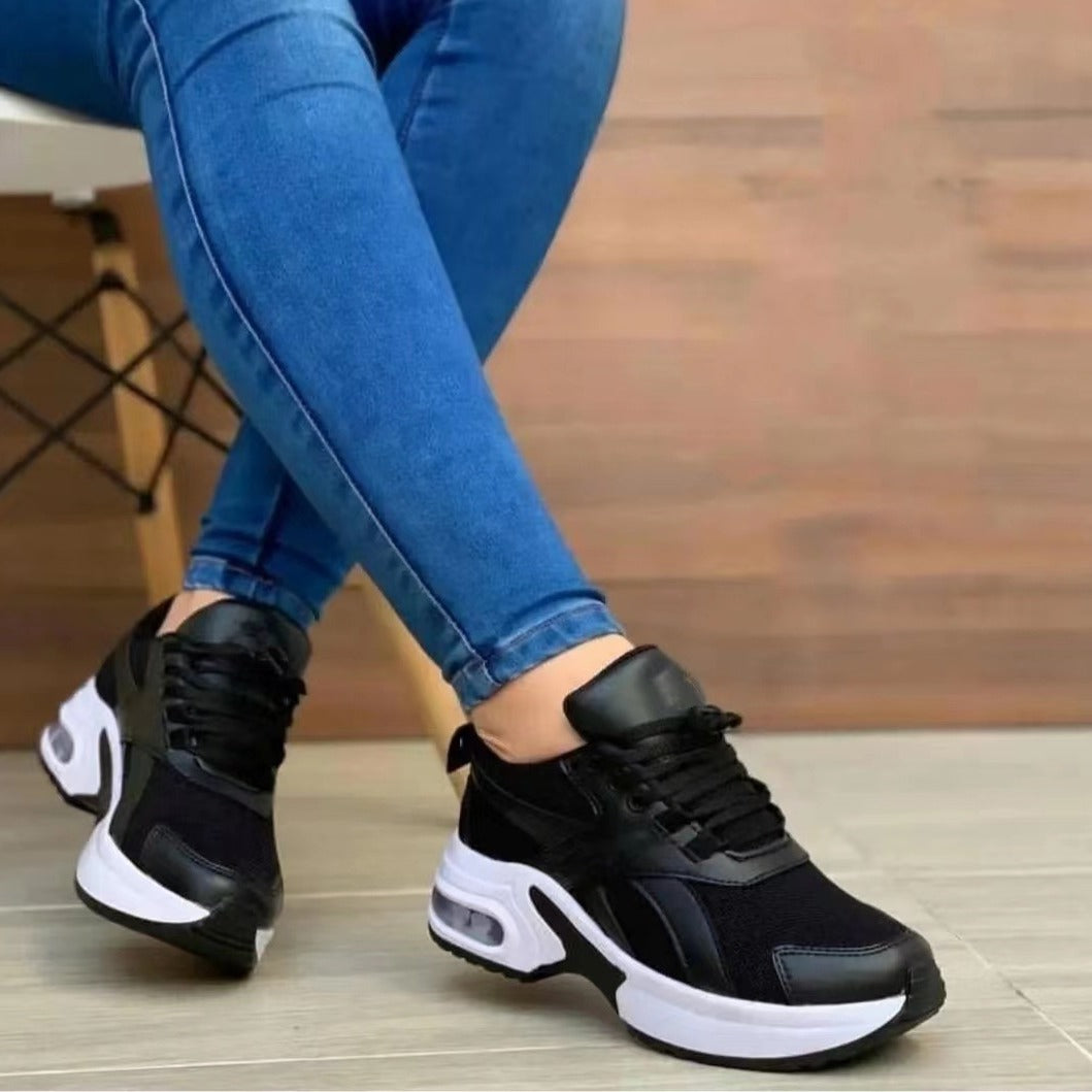 Damer nan sporty komfort sneakers med synlig luftdæmpning, netstof og læderlookpaneler Skovae