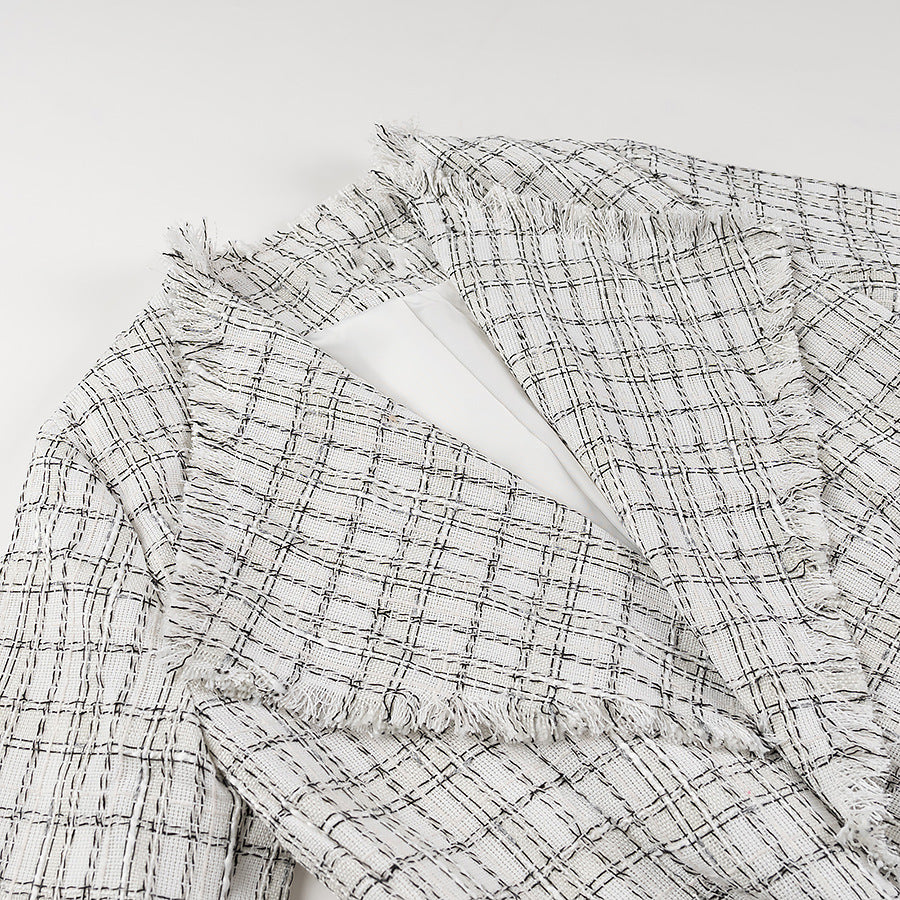 Dame blazerjakke i elegant tweed-design med figursyet snit og praktiske lommer Stilla