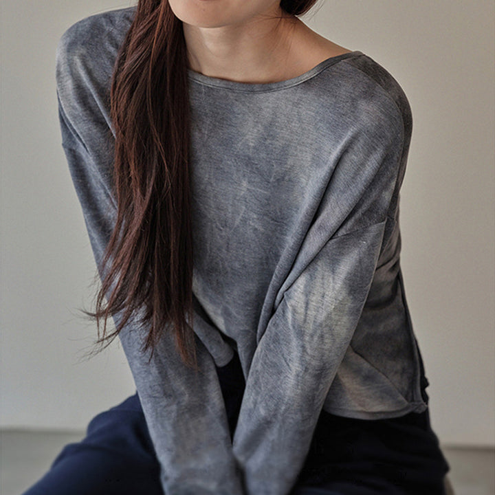 Dame afslappet cropped sweater i batikdesign Stilla