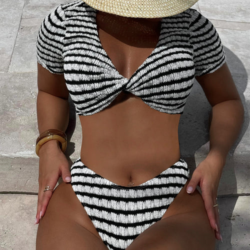 Dame bikini sæt med kort top og stribet design Stilla