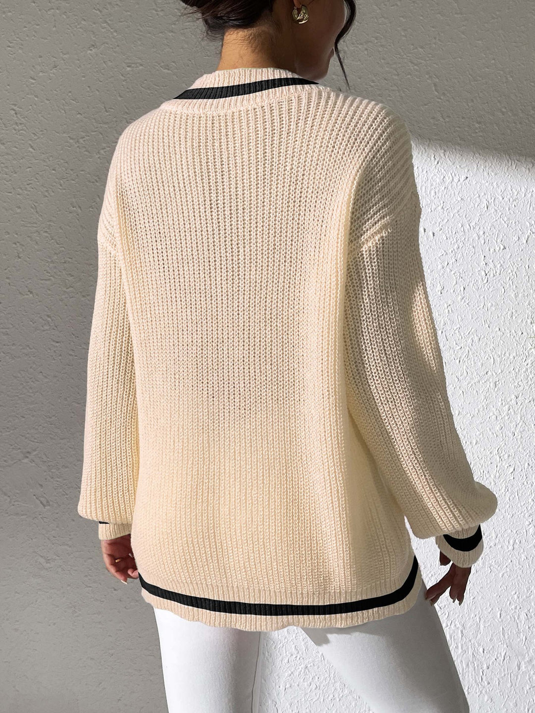 Dame blød V-hals strikpullover med moderne striber Stilla
