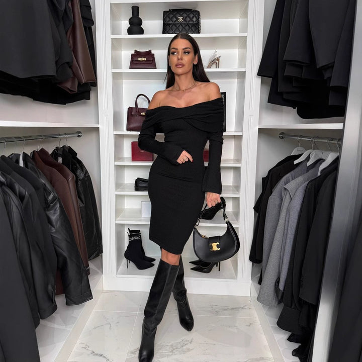 Dame Off-Shoulder Minikjole med elegant indpakningsdesign og lange ærmer Stilla